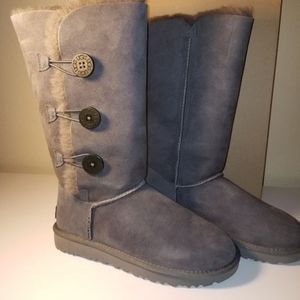 Uggs BAILEY BUTTON TRIPLET II BOOT